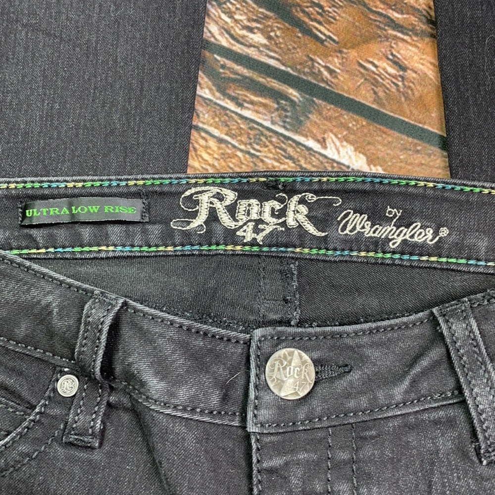 Rock 47 by Wrangler Ultra Low Rise Boot cut black jeans size 3 x 34 - Picture 3 of 8